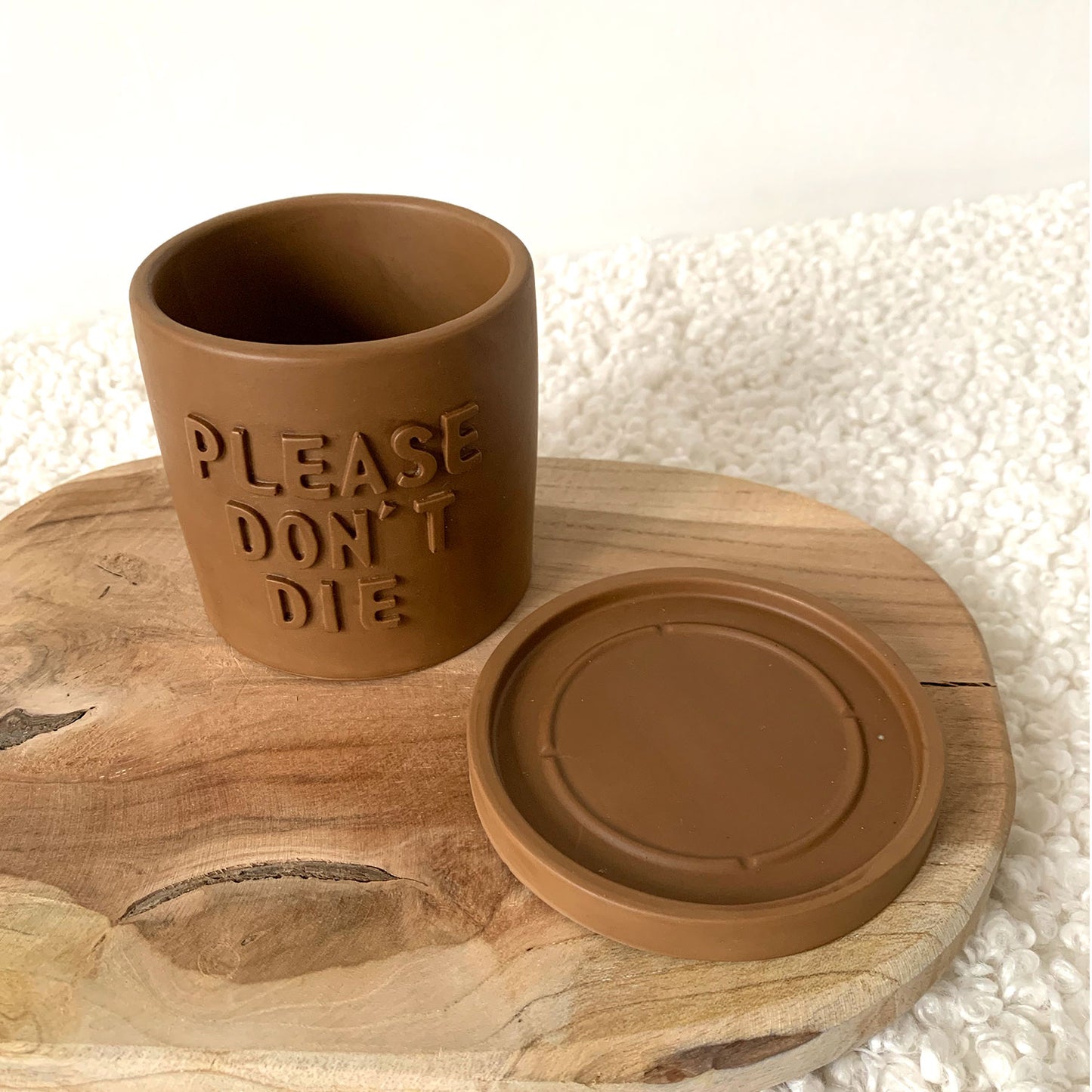 Cache-pot jesmonite "Please don't Die" Iris avec soucoupe Marron