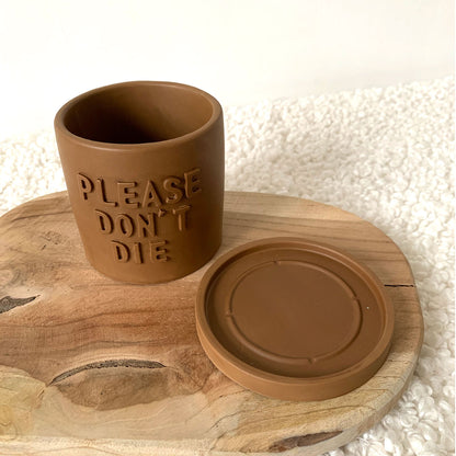 Cache-pot jesmonite "Please don't Die" Iris avec soucoupe Marron