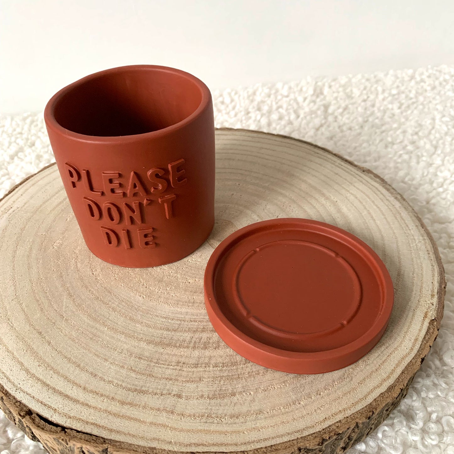 Cache-pot avec soucoupe fait à la main Iris "Please don't Die" Terracotta